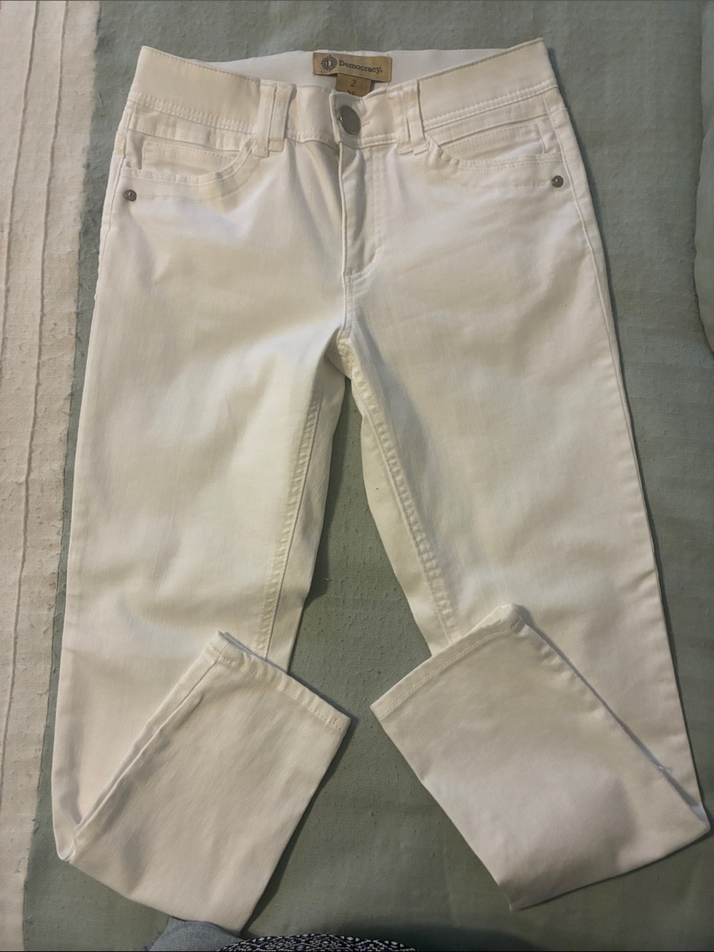 Democracy Women's White Skinny Jeans - Sleek Five-Pocket Style